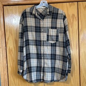 Women’s size small Vine & Love brand Black and Beige button up shirt